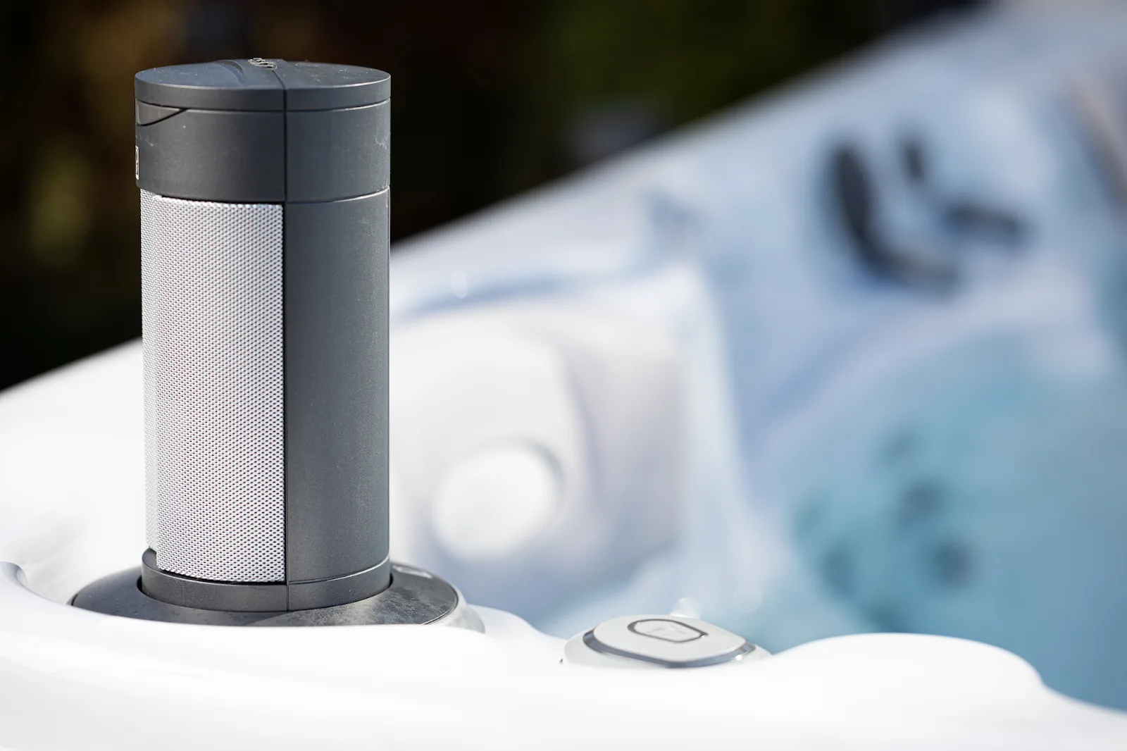 pre-installed with the MymusicTM 2.1 sound system