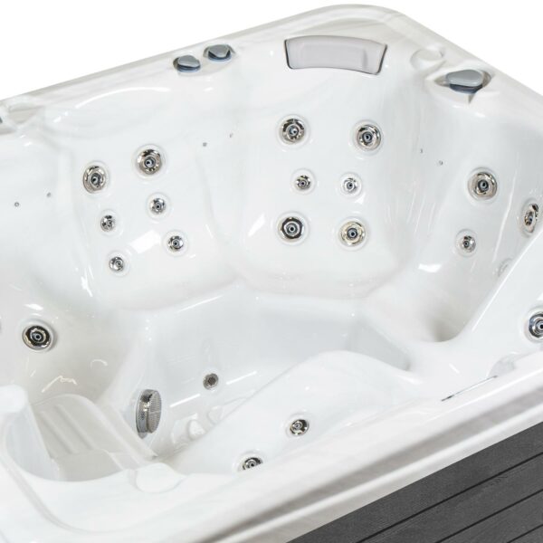 Wellis Milano hot tub detail