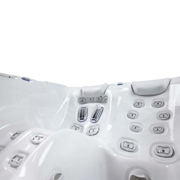 Wellis Teide hot tub detail