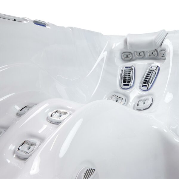 Wellis Teide hot tub detail