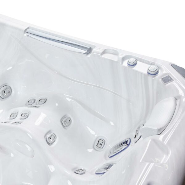 Wellis Kilimanjaro Life hot tub detail